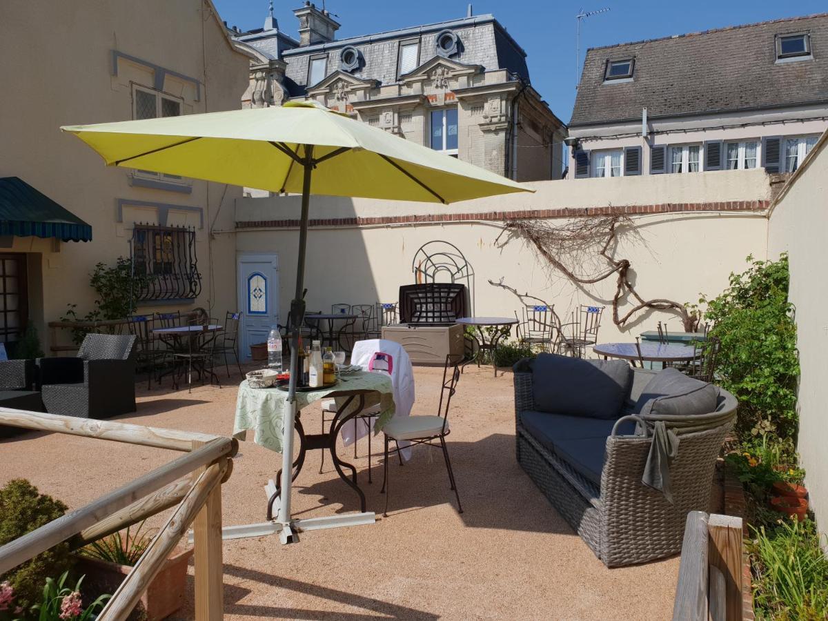 Chateau La Tour Du Roy Vervins Екстериор снимка